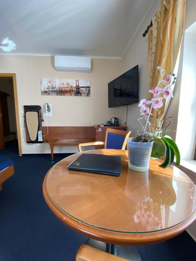 Zamecky Hotel Zlaty Orel Границе Экстерьер фото