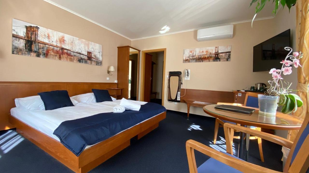 Zamecky Hotel Zlaty Orel Границе Экстерьер фото