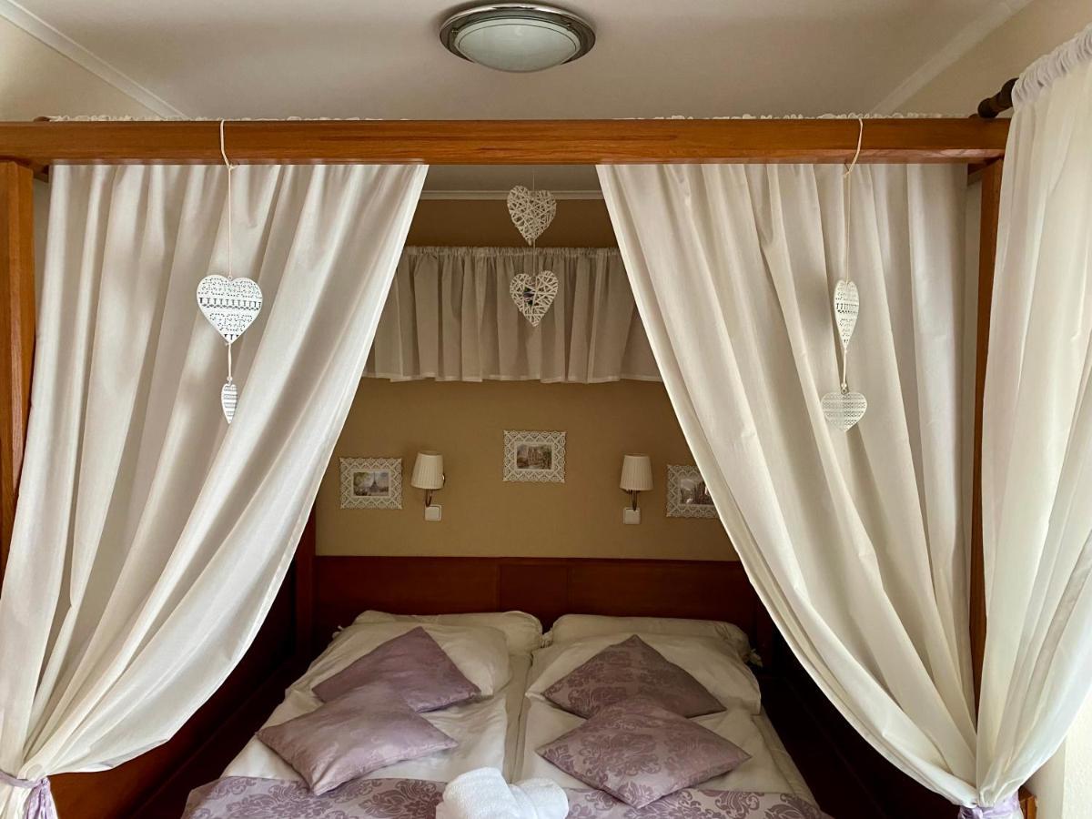 Zamecky Hotel Zlaty Orel Границе Экстерьер фото