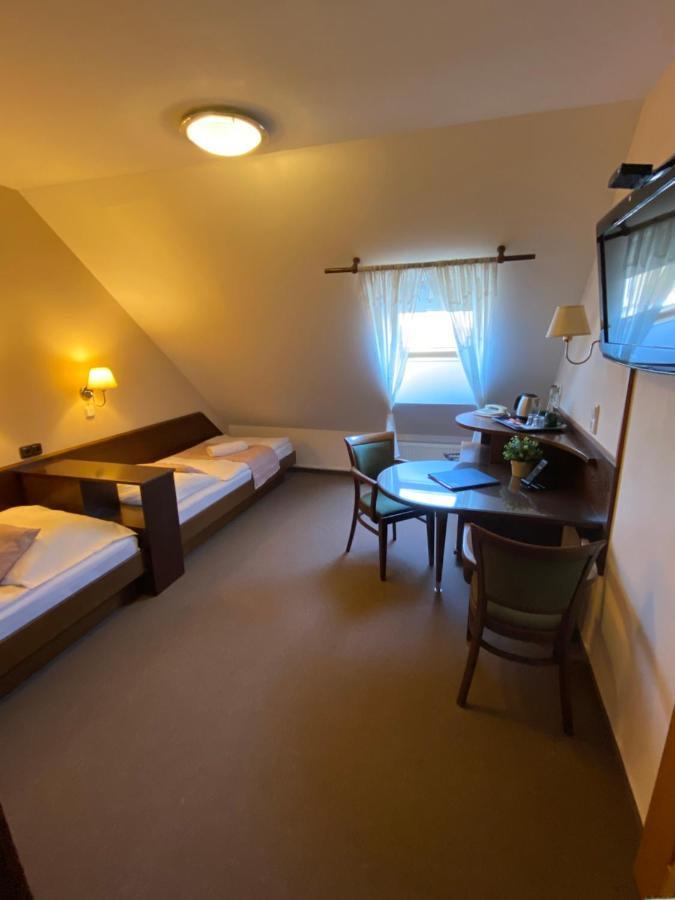 Zamecky Hotel Zlaty Orel Границе Экстерьер фото