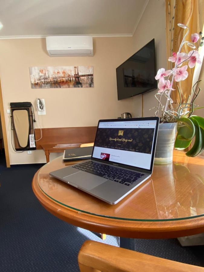 Zamecky Hotel Zlaty Orel Границе Экстерьер фото