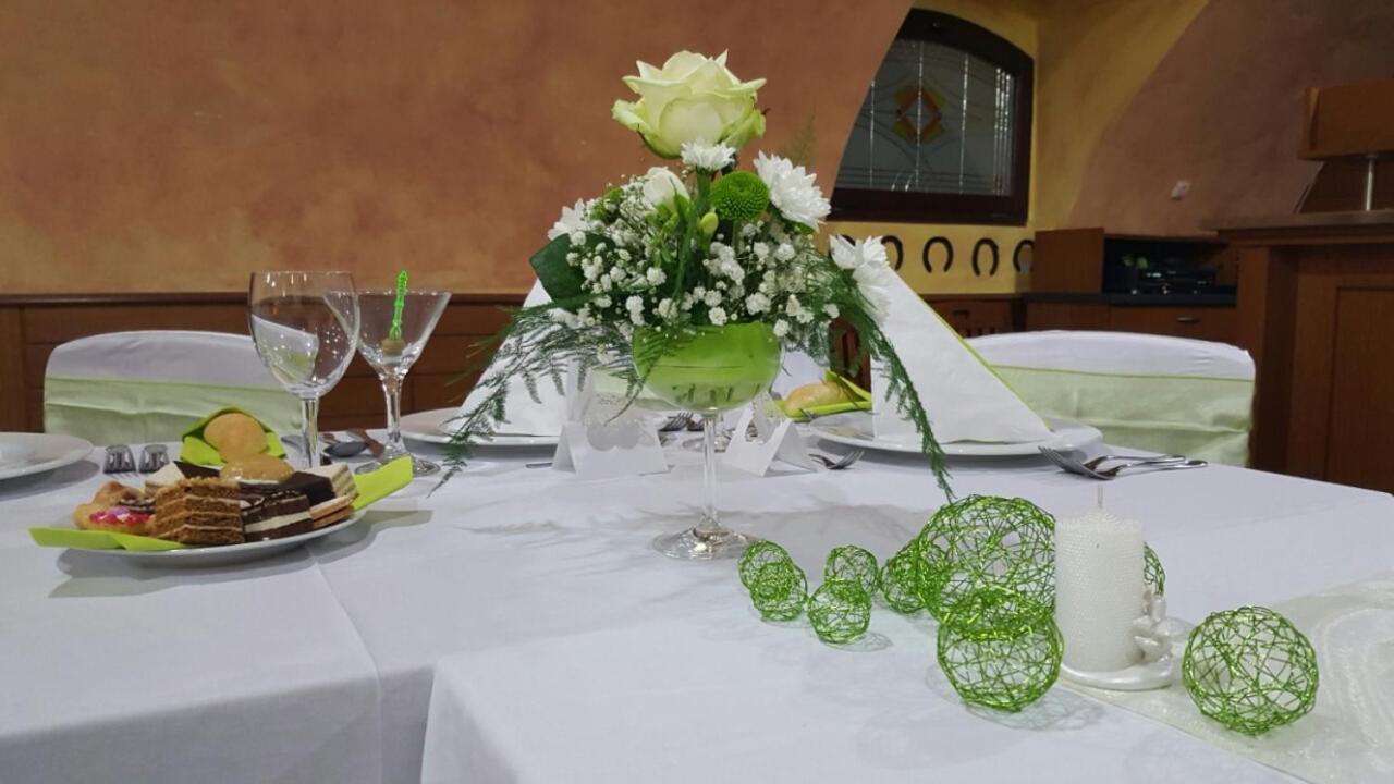 Zamecky Hotel Zlaty Orel Границе Экстерьер фото