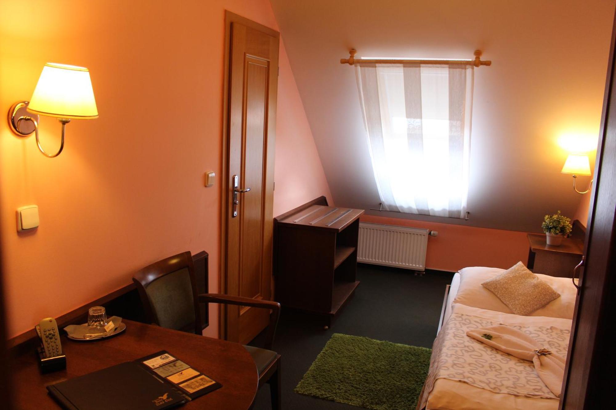 Zamecky Hotel Zlaty Orel Границе Экстерьер фото