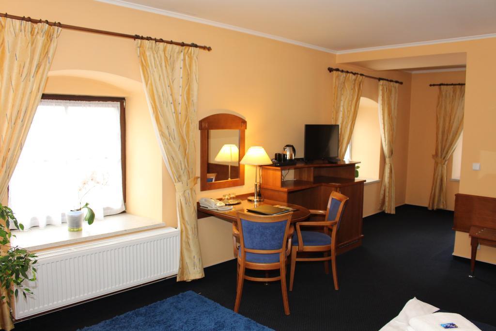 Zamecky Hotel Zlaty Orel Границе Экстерьер фото